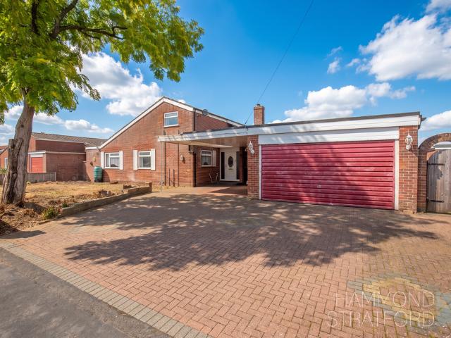 4 bedroom detached bungalow for sale