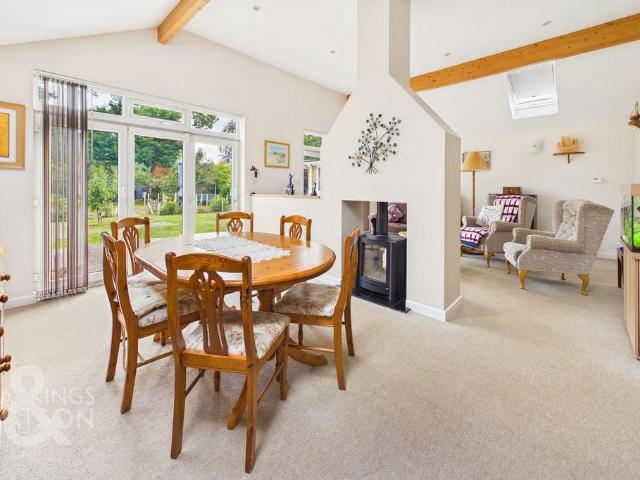 4 bedroom detached bungalow for sale