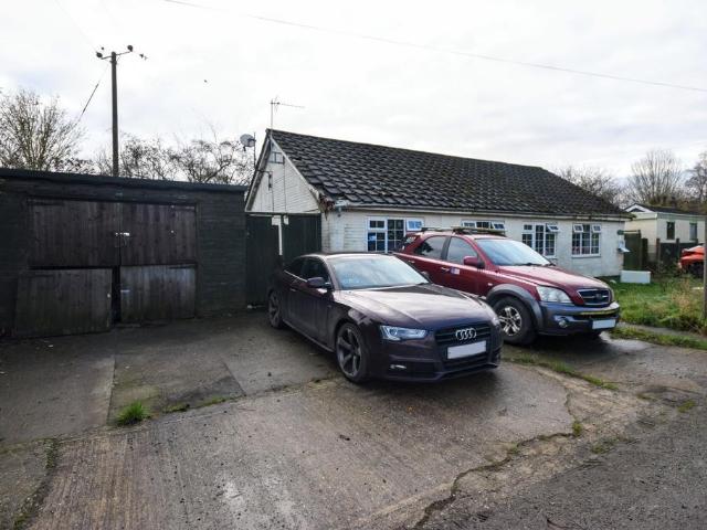 4 bedroom detached bungalow for sale