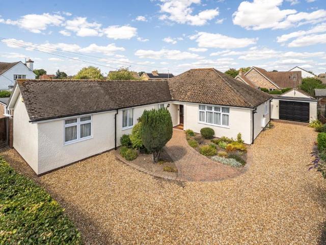 4 bedroom detached bungalow for sale