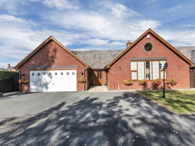 4 bedroom detached bungalow for sale