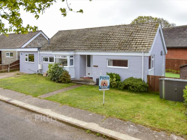 4 bedroom detached bungalow for sale