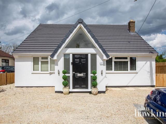 4 bedroom detached bungalow for sale