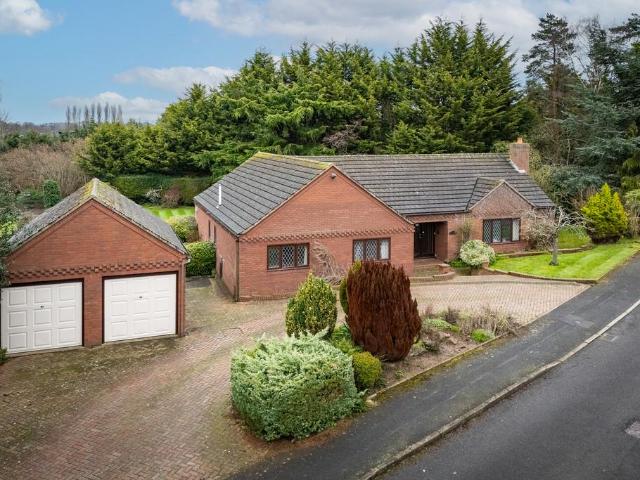 4 bedroom detached bungalow for sale