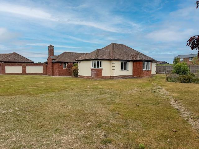 4 bedroom detached bungalow for sale