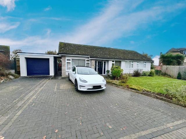 4 bedroom detached bungalow for sale