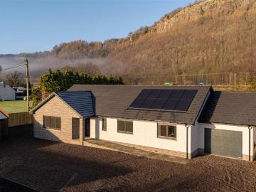 4 bedroom detached bungalow for sale