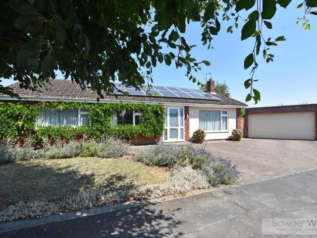 4 bedroom detached bungalow for sale