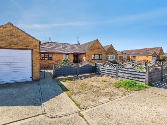 4 bedroom detached bungalow for sale