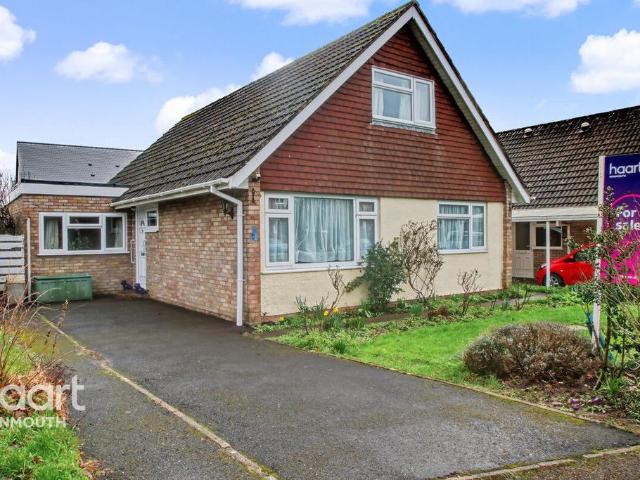 4 bedroom detached bungalow for sale