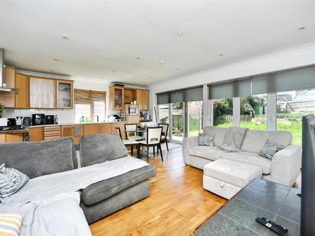 4 bedroom detached bungalow for sale