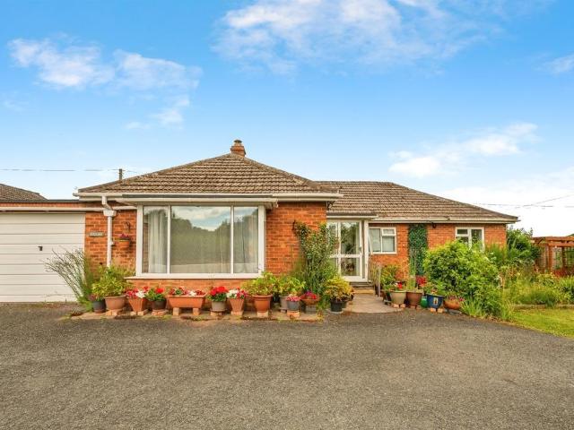 4 bedroom detached bungalow for sale