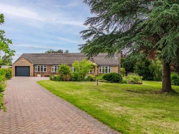 4 bedroom detached bungalow for sale