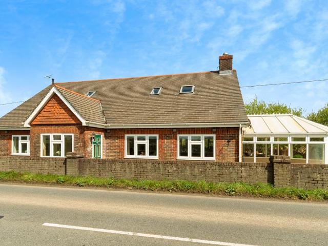 4 bedroom detached bungalow for sale