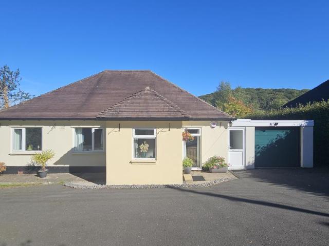 4 bedroom detached bungalow for sale