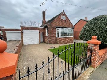 4 bedroom detached bungalow for sale