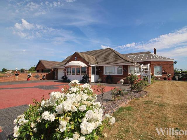 4 bedroom detached bungalow for sale