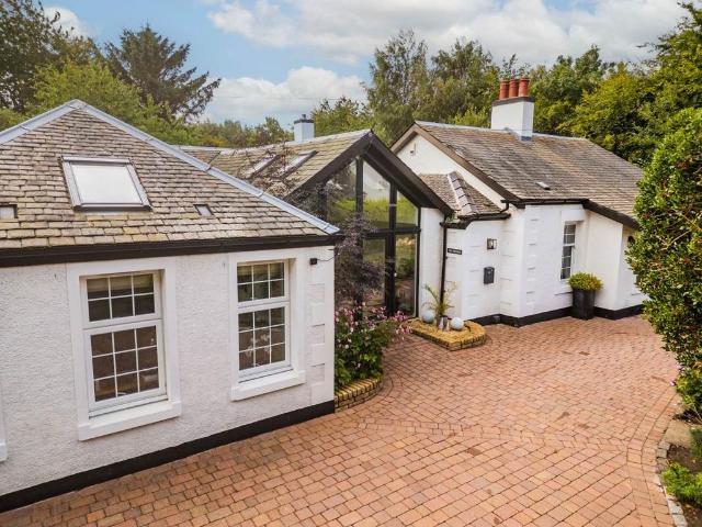 4 bedroom detached bungalow for sale