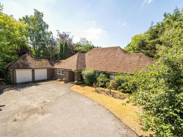 4 bedroom detached bungalow for sale