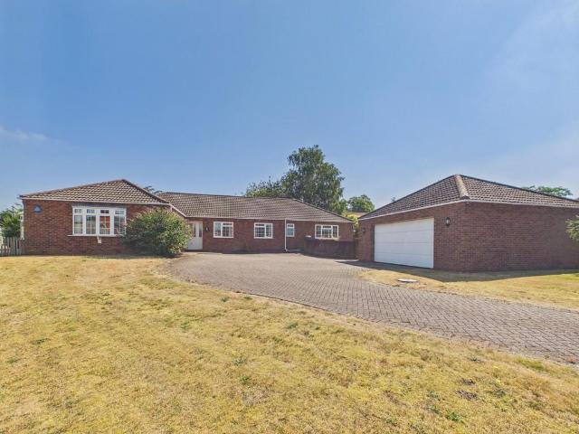 4 bedroom detached bungalow for sale