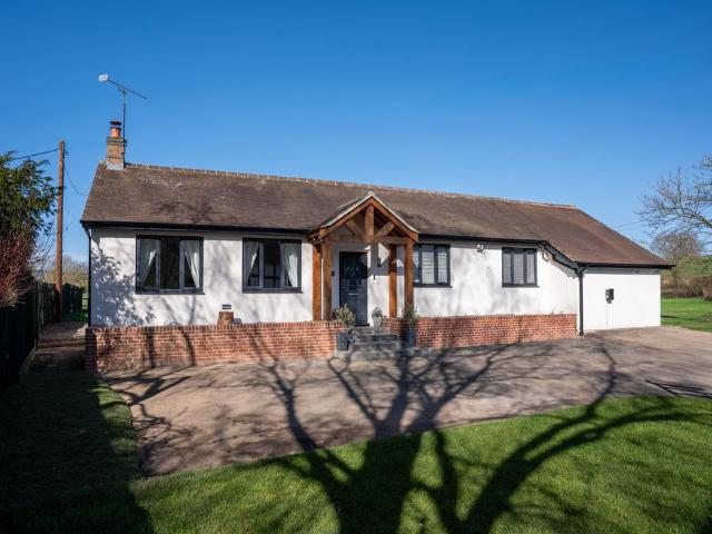 4 bedroom detached bungalow for sale