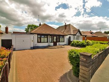 4 bedroom detached bungalow for sale