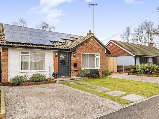4 bedroom detached bungalow for sale