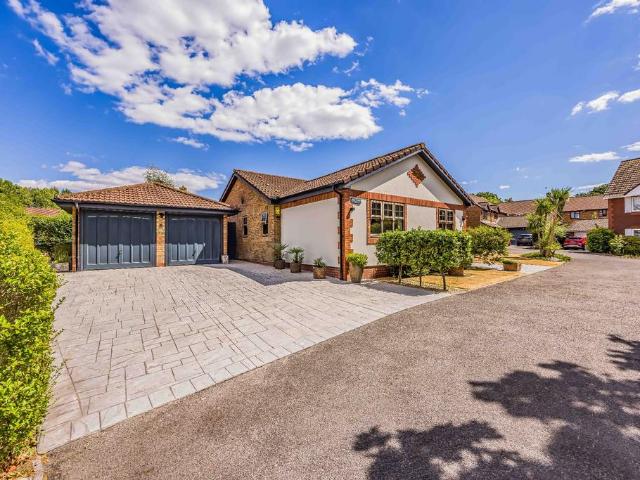 4 bedroom detached bungalow for sale