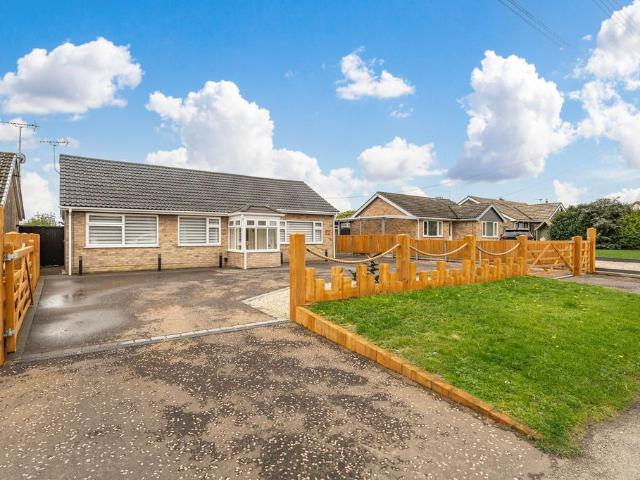4 bedroom detached bungalow for sale