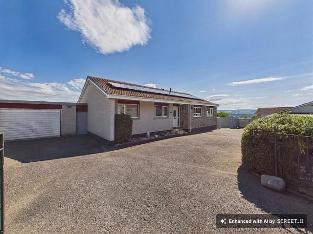 4 bedroom detached bungalow for sale