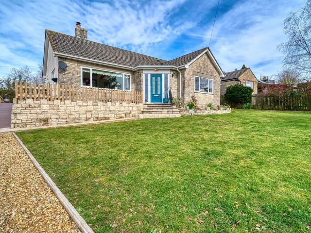 4 bedroom detached bungalow for sale