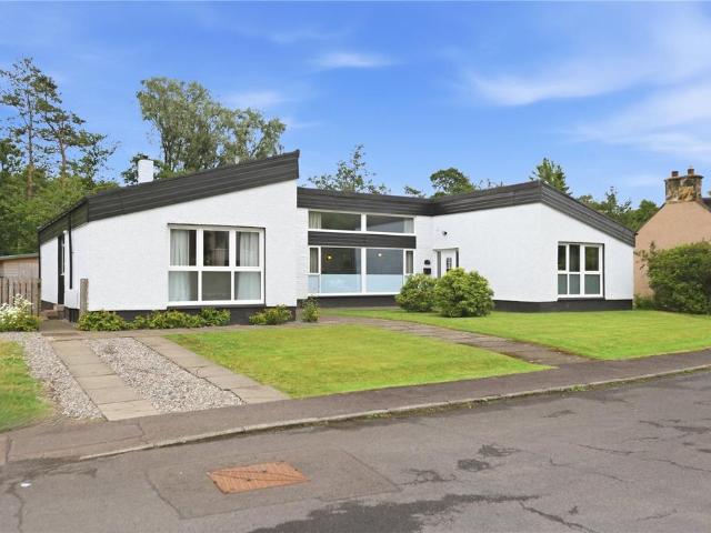 4 bedroom detached bungalow for sale