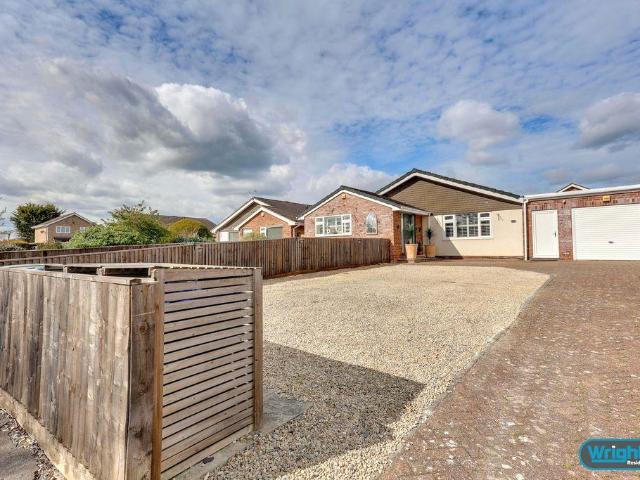 4 bedroom detached bungalow for sale