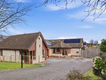 4 bedroom detached bungalow for sale