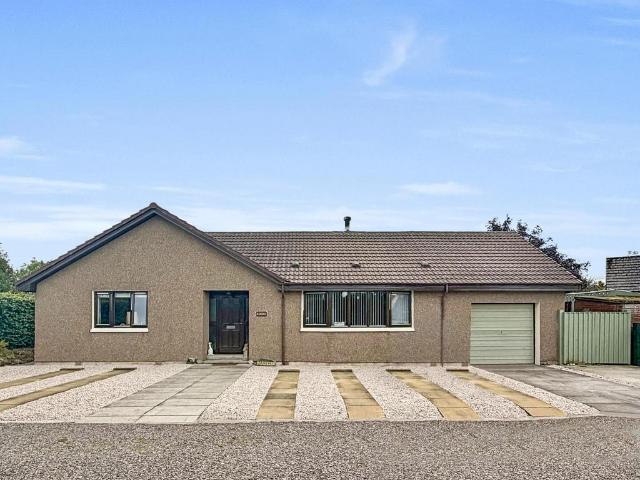4 bedroom detached bungalow for sale