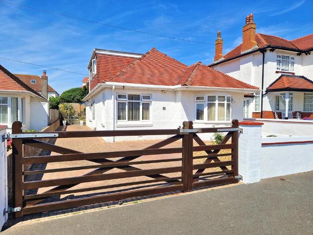 4 bedroom detached bungalow for sale