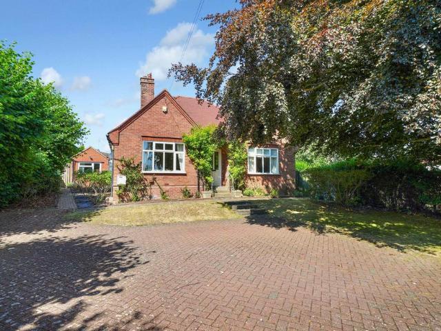 4 bedroom detached bungalow for sale