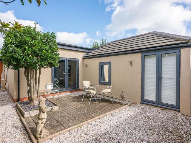 4 bedroom detached bungalow for sale