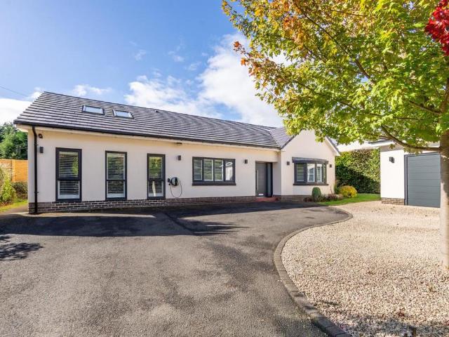 4 bedroom detached bungalow for sale