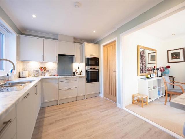 4 bedroom detached bungalow for sale