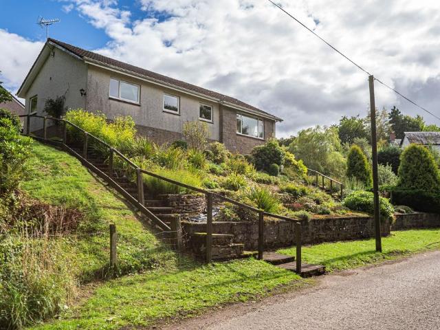 4 bedroom detached bungalow for sale