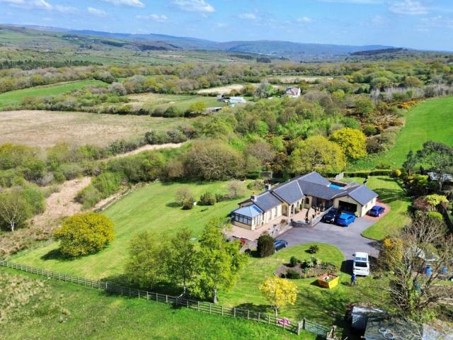 4 bedroom detached bungalow for sale