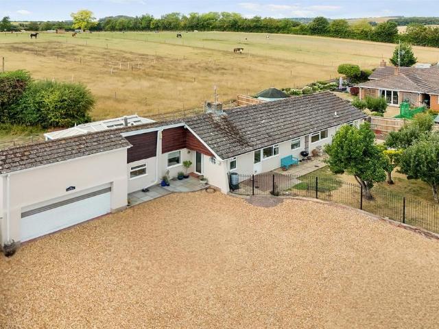 4 bedroom detached bungalow for sale