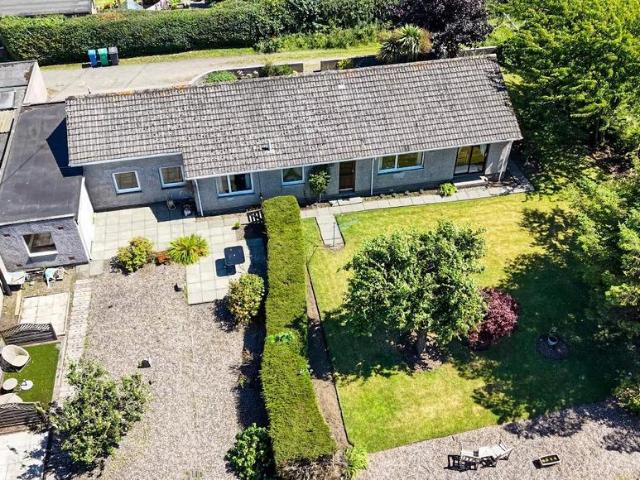 4 bedroom detached bungalow for sale