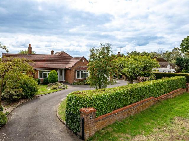 4 bedroom detached bungalow for sale