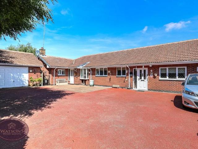 4 bedroom detached bungalow for sale