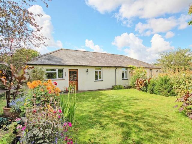 4 bedroom detached bungalow for sale