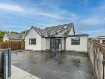 4 bedroom detached bungalow for sale