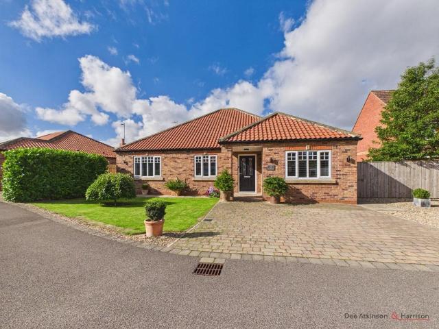 4 bedroom detached bungalow for sale