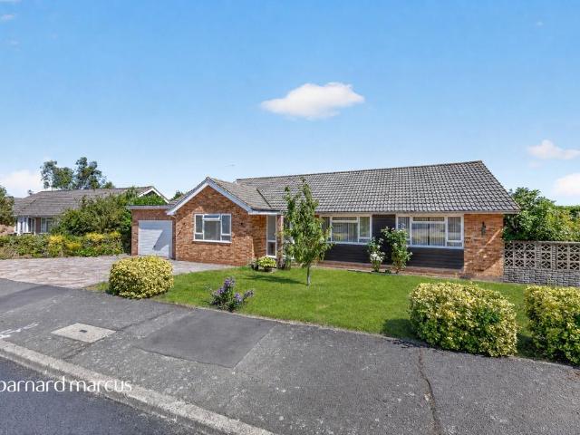 4 bedroom detached bungalow for sale